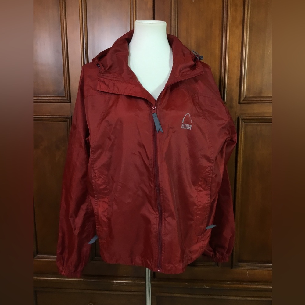 Sierra Designs Men’s Windbreaker Hoodie Size Medium Solid Red Gray Emblem Lknw M
